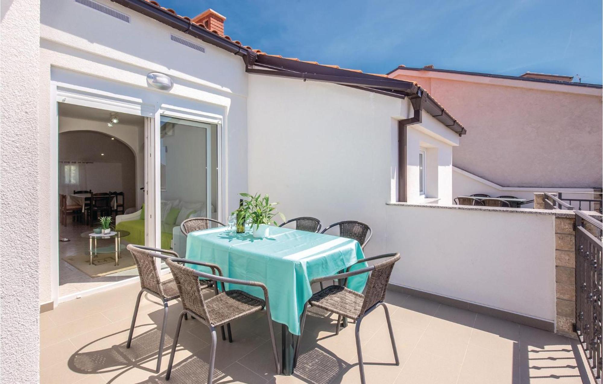 Nice Apartment In Crikvenica With Wifi Екстериор снимка